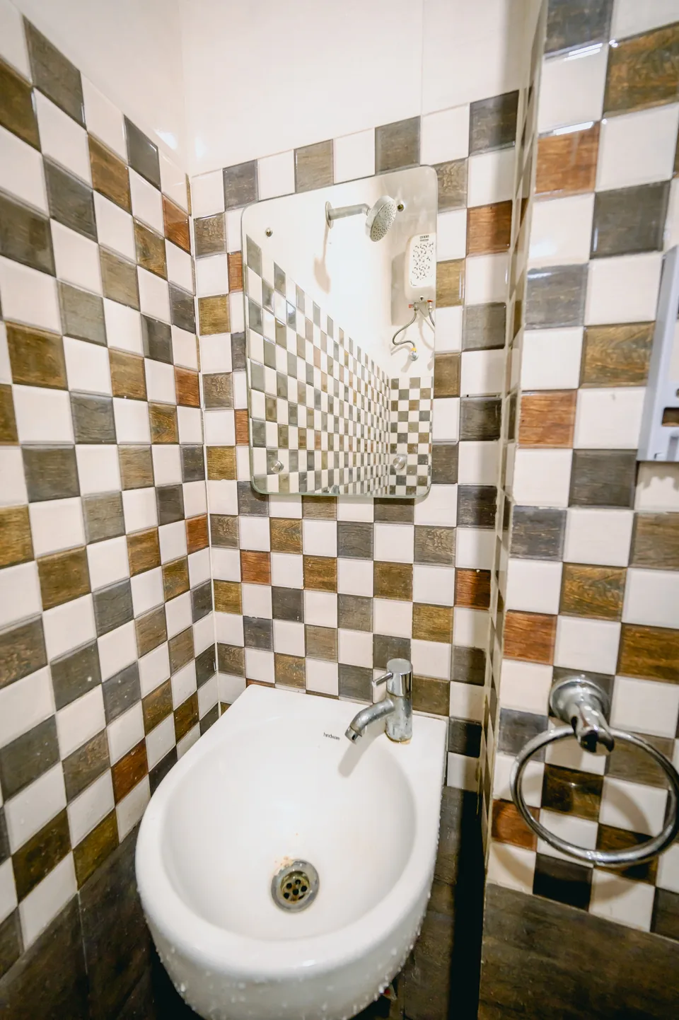 Bathroom sink and mirror in a Hotel Laughing Buddha 2 room